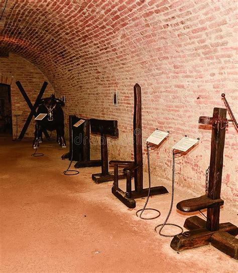 Tortura Medieval Cámara De Tortura De La Inquisición Vieja Cámara De