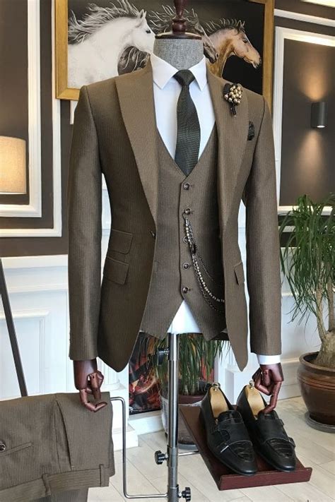 Bertrand Generous Coffee Peaked Lapel Three Pieces Business Suits In