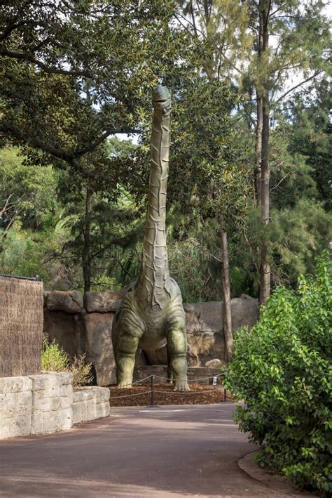 Argentinosaurusschaufensterpuppe In Perth Zoo Redaktionelles Foto