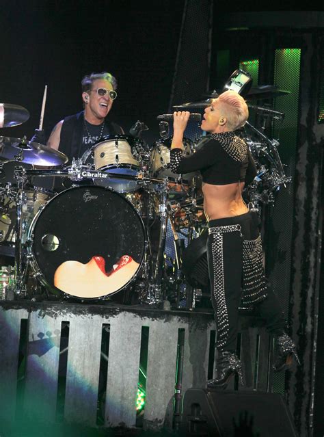 Pink Performing Live at Staples Center in Los Angeles • CelebMafia