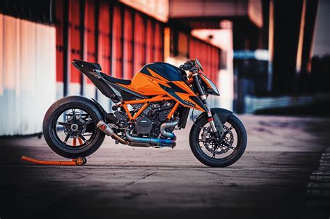 KTM Κόσμημα της Akrapovic από τιτάνιο για το 1290 Super Duke R 2020