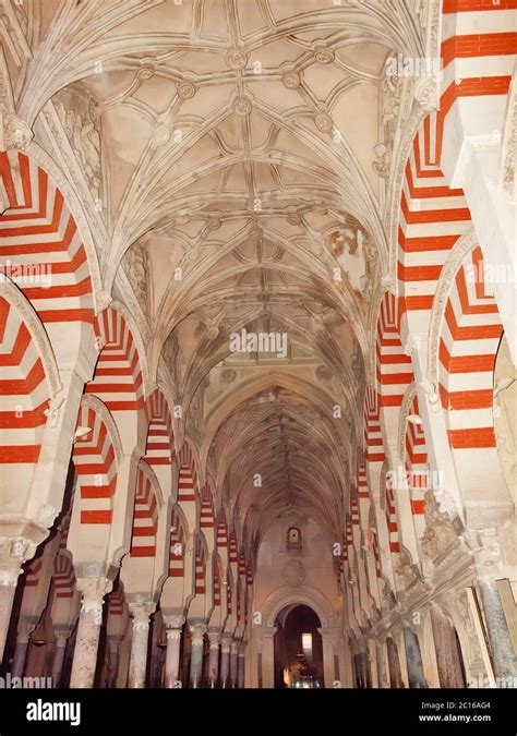 Mezquita de Cordoba mosque interior Stock Photo - Alamy