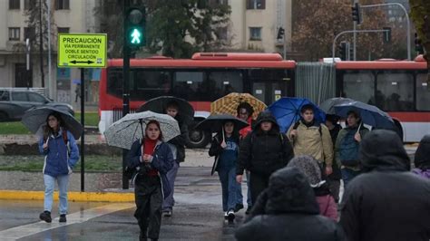 Lluvia En La Regi N Metropolitana Meteor Logo Iv N Torres De Tvn