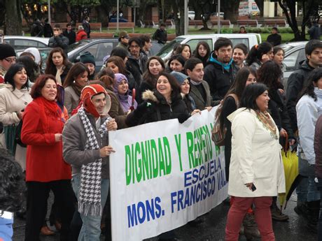 Estudiantes Y Profesores Marcharon En Osorno Para Solicitar Mejoras En