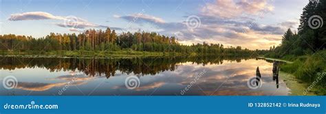 Panorama Der Sommerabendlandschaft Auf Dem Ural See Mit Kiefern Auf Dem