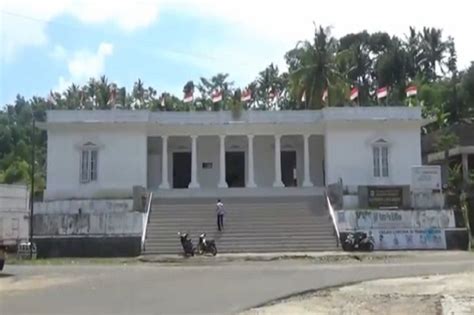 Unik Bangunan Balai Desa Mirip Istana Negara Jadi Lokasi Wisata