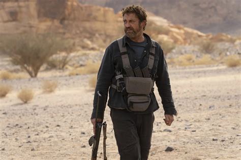 Escape Bajo Fuego Gerald Butler Vuelve Escapando Por El Desierto