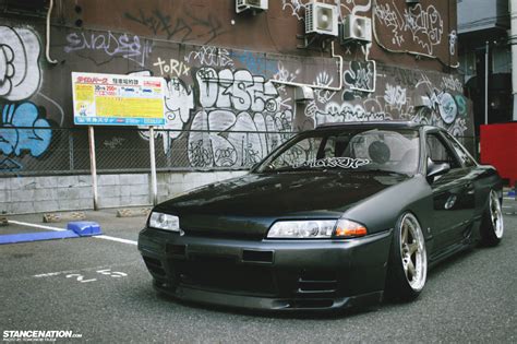 Down And Sideways Tsudas Slammed Nissan Skyline R32 Stancenation