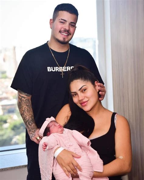 Influencer Detonada Por Levar Filha De Meses Para A Farofa Da Gkay