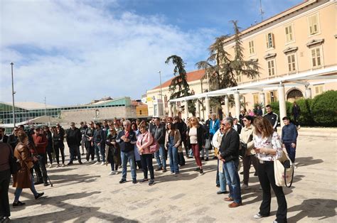 Galerija Prosvjed podrške šibenskom profesoru str 1 Večernji hr