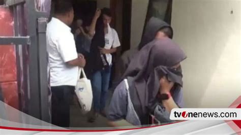 Enam Pasangan Muda Mudi Digerebek Warga Saat Sedang Mesum Di Kosan