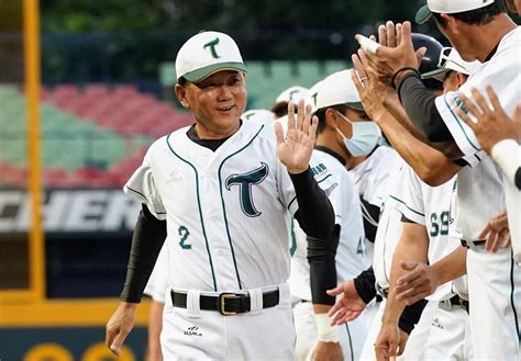 快新聞／恭喜！洪一中執教生涯1000勝到手 地點還在最熟悉的「桃園球場」 把球給我