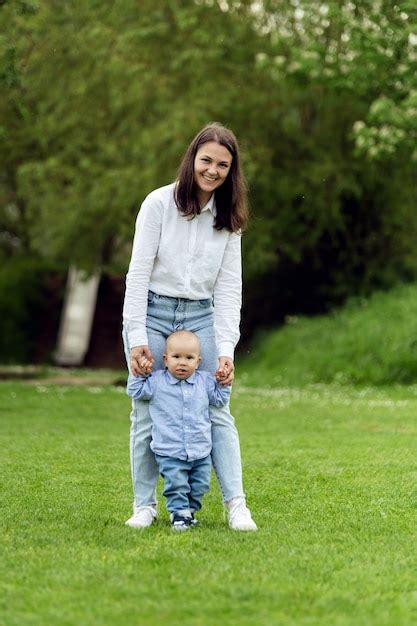 From Crib to Stroll: The Amazing Journey of a Baby Learning to Walk - Hunter Games Magazine