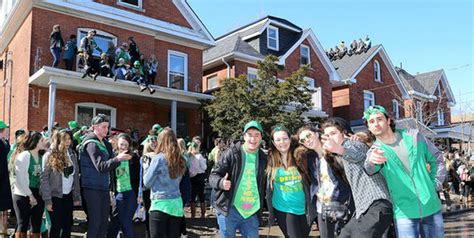 The 10 Best Party Universities In Ontario Narcity