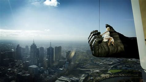 Actress clings to King Kong’s hand at top of 300m skyscraper in PR ...