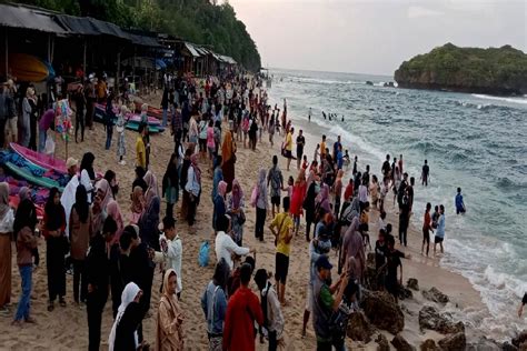 Wow Wisata Pantai Di Gunungkidul Ramai Dikunjungi Pelancong