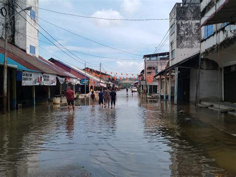 Fenomena Banjir Rob Rendam Sejumlah Wilayah Di Karimun Lendoot