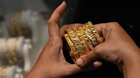 Gold Shines Jumps Rs Per Tola In Pakistan