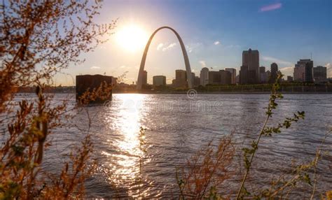 St Louis Missouri Skyline Across The Mississippi River Stock Image