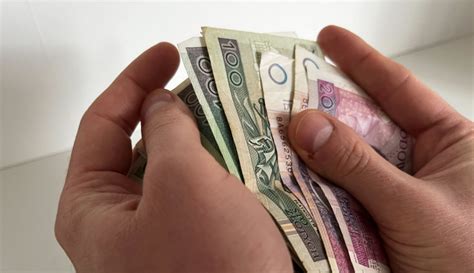 Nbp Mo E Wycofa Niekt Re Banknoty Z Obiegu Lepiej Nie Oci Ga Si Z