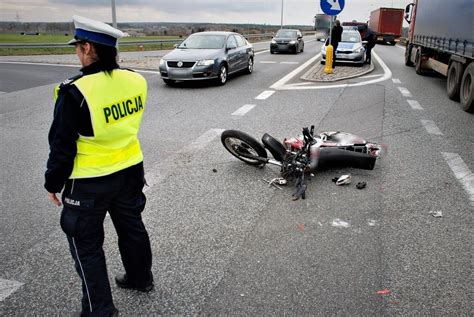 Swarożyn koło Tczewa Policjanci pracowali na miejscu wypadku Tczew