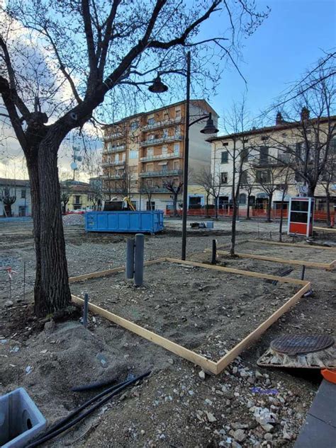 I Cantieri Della Rabbia Protesta Piazza Sergardi La Zona Pedonale