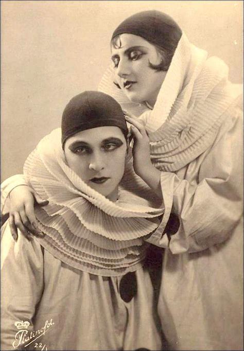 Vintage Pierrot Et Colombine Pierrot Costume Pierrot Clown Cirque