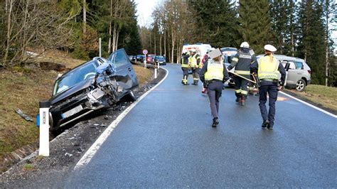 Schwerer Unfall In Schwarzenberg Drei Verletzte V Vol At