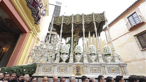 Dos Mil Rosas Blancas Para La Virgen De Las Penas