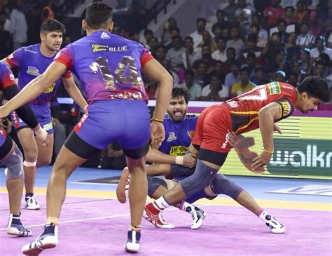 Pro Kabaddi League प्रो कबड्डी बेंगलुरु और दिल्ली के बीच मैच हुआ