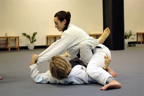 Training Jiu-Jitsu with Female Partners: Tips for Effective and ...