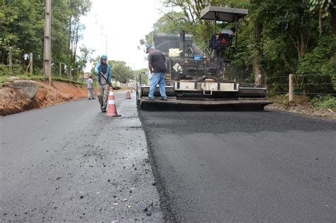 Avançam As Obras De Pavimentação No Poço Frio Prefeitura Municipal De