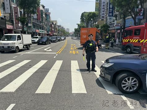 行人地獄片 貨車轉彎未禮讓 行人七旬婦挨撞送醫 驚險畫面曝光 民生電子報