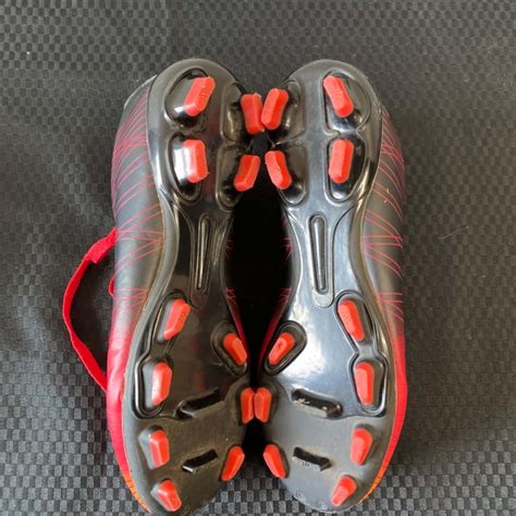 Black And Red Size 6 Soccer Cleats(s)