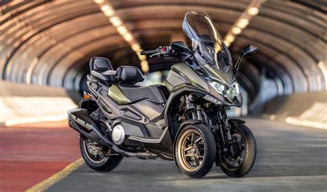 Kymco è fatto il primo scooter a 3 ruote CV3