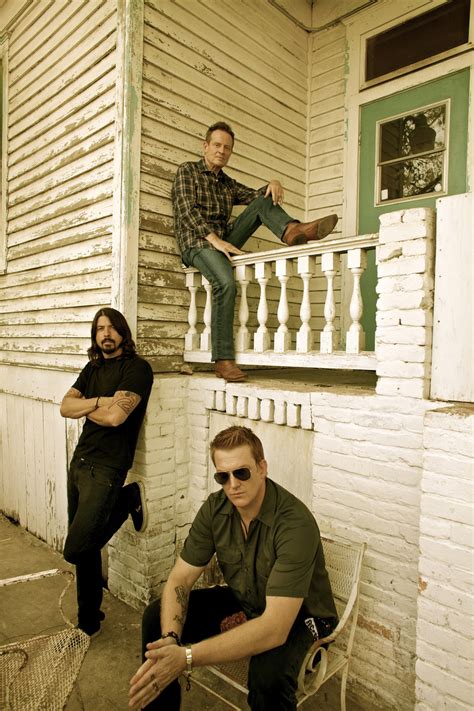 Them Crooked Vultures: best songs · discography · lyrics