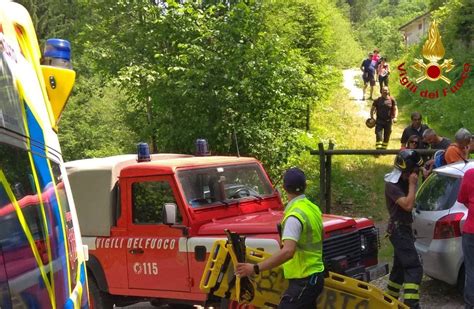 Barcis Pn Accusa Un Malore Durante Lescursione Donna Soccorsa Dai