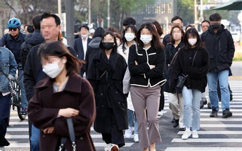 월급 400만원↑ 비중 역대최고4명 중 1명은 200만원 미만 네이트 뉴스