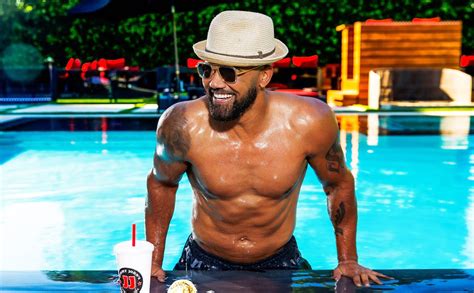 Shemar Moore Showing Off His Beefy Torso During A Pool Party Naked