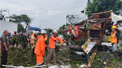 Diterjang Puting Beliung Pemkab Bandung Tetapkan Status Tanggap