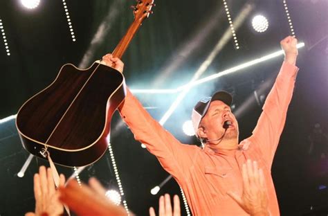 Garth Brooks Live Album to Feature Set from Louisiana Tour Stop