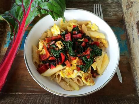 Gebratene Pasta Mit Rotem Mangold Und Ei Miss Broccoli