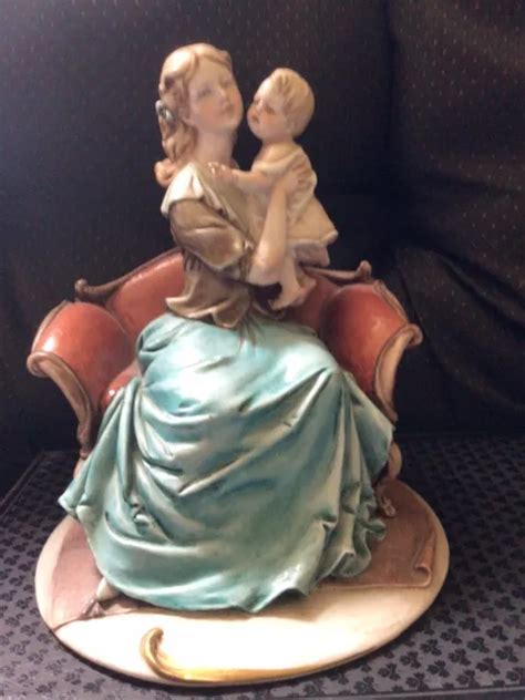 MADONNA CON BAMBINO Statuetta Di Bruno Merli In Porcellana Capodimonte