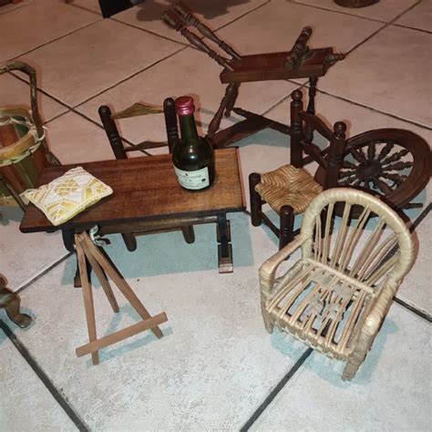 ANCIEN LOT DE Meubles de poupée Table 2 Chaises 2 Fauteuils Rouet