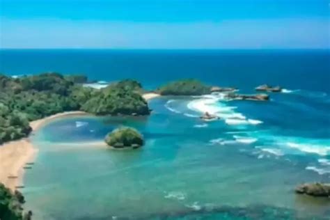 10 Destinasi Tempat Wisata Pantai Terindah Dan Menawan Di Malang Yang Wajib Dikunjungi Para