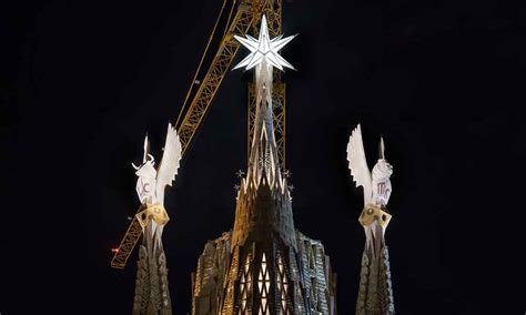 La Sagrada Familia Culmina Con Xito La Iluminaci N De Las Torres De