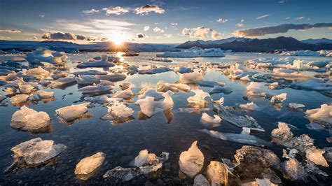 Jökulsárlón Glacier Lagoon - Iceland - backiee