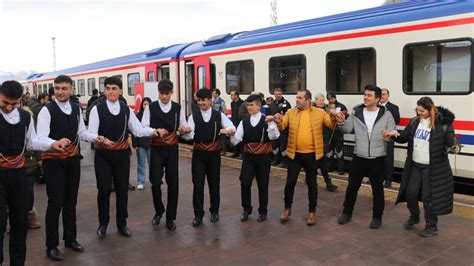 Yeni sezonda ilk seferine çıkan Doğu Ekspresi Erzincan a ulaştı