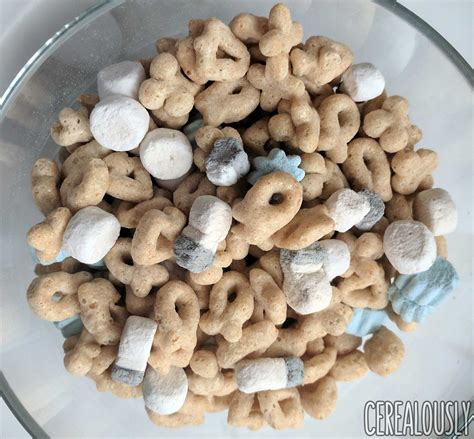 Holiday Review: Cinnamon Vanilla Lucky Charms Cereal