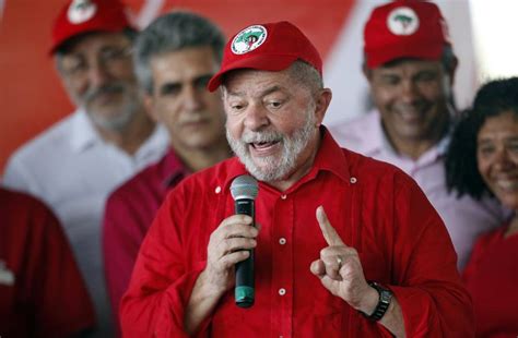 Cobrando Cargos MST Sobe O Tom Lula E Fala Em Sinal Amarelo